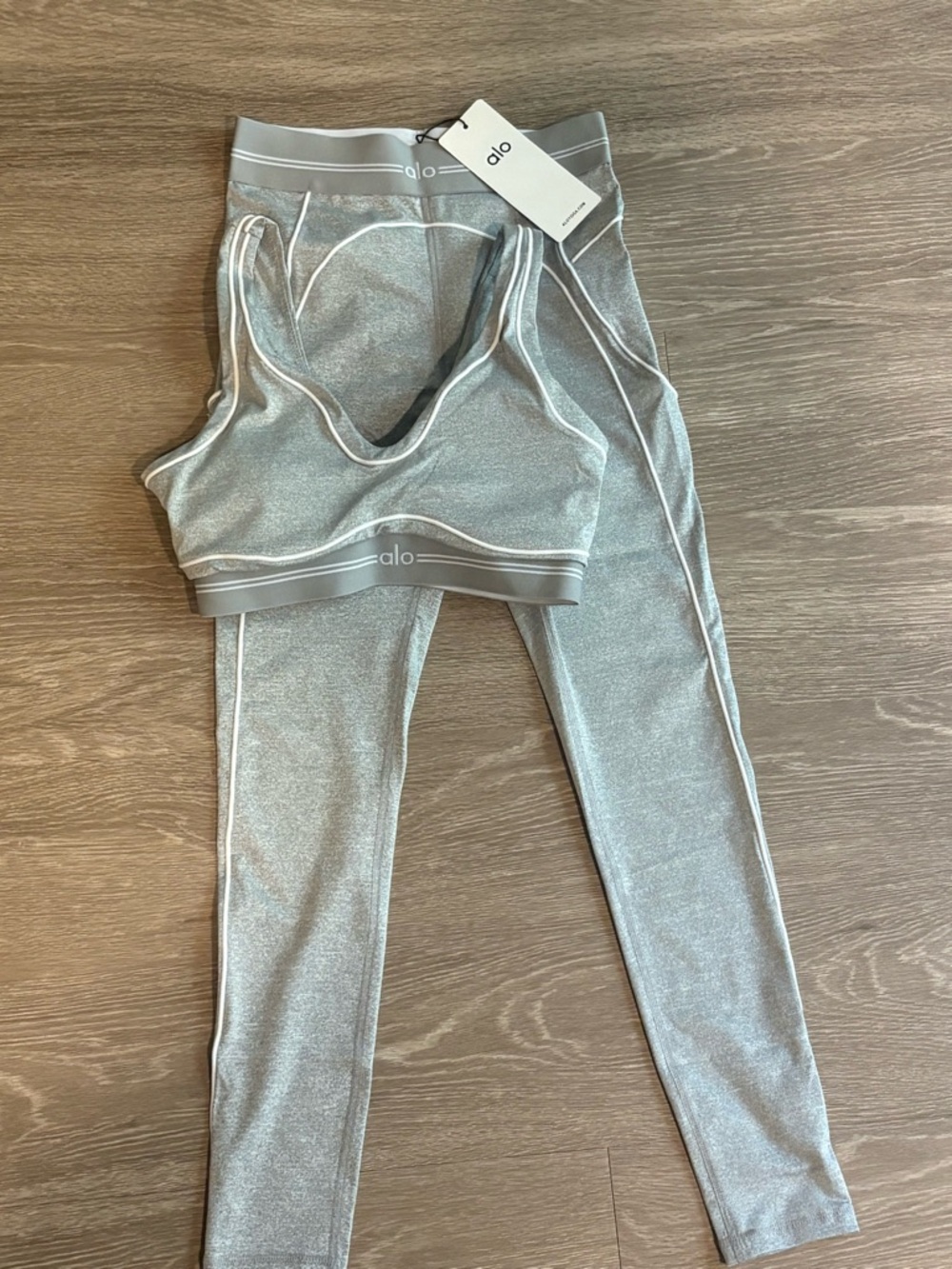 ALO Yoga Gray & White Leggings & Sports Bra Set - Picture 2 of 4